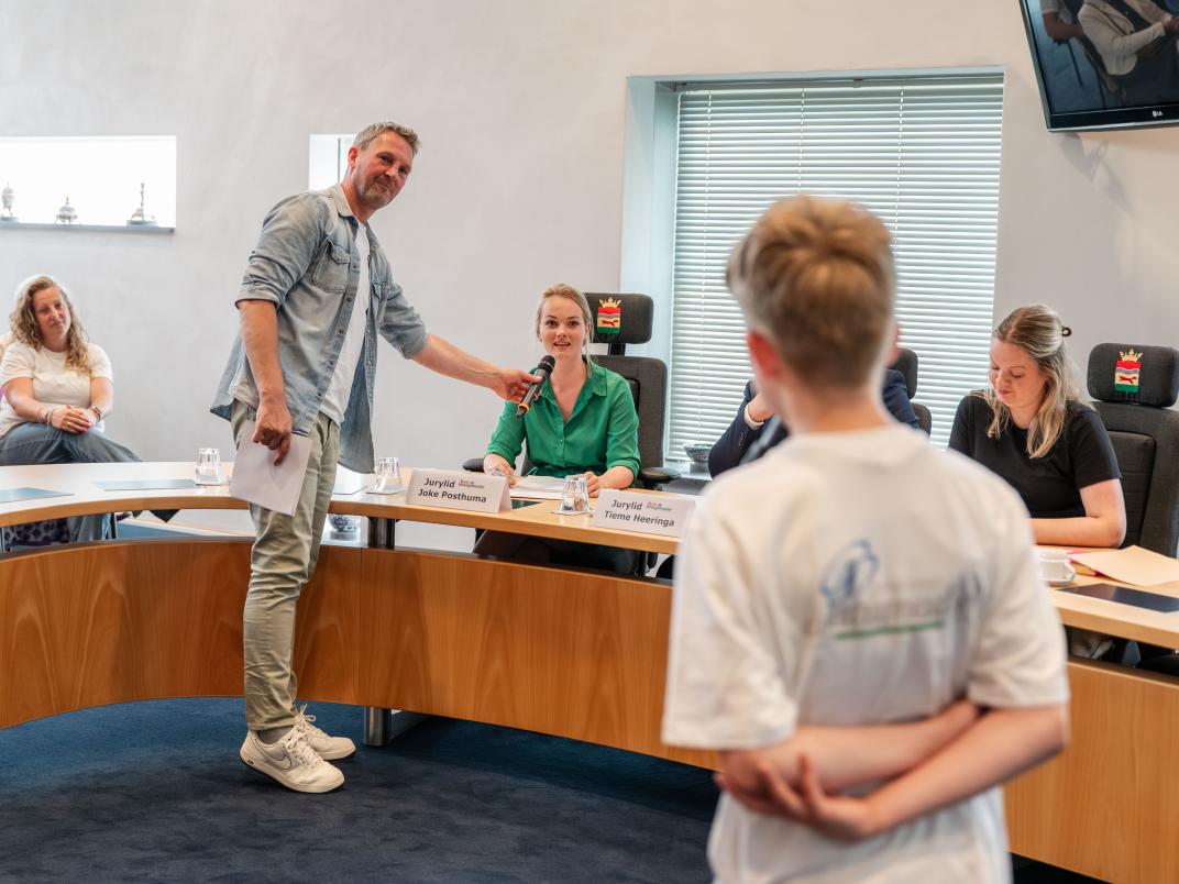 Dylan van der Mossel krijgt vragen van de jury